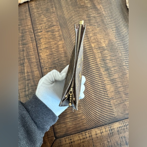 - Louis Vuitton Monogram Poche Toilette 15 Cosmetics Pouch Purse/ - Picture 6 of 14